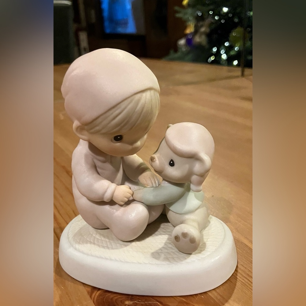 EUC Precious Moments Jonathan & David May Your Christmas Be Cozy 1982 E-2345